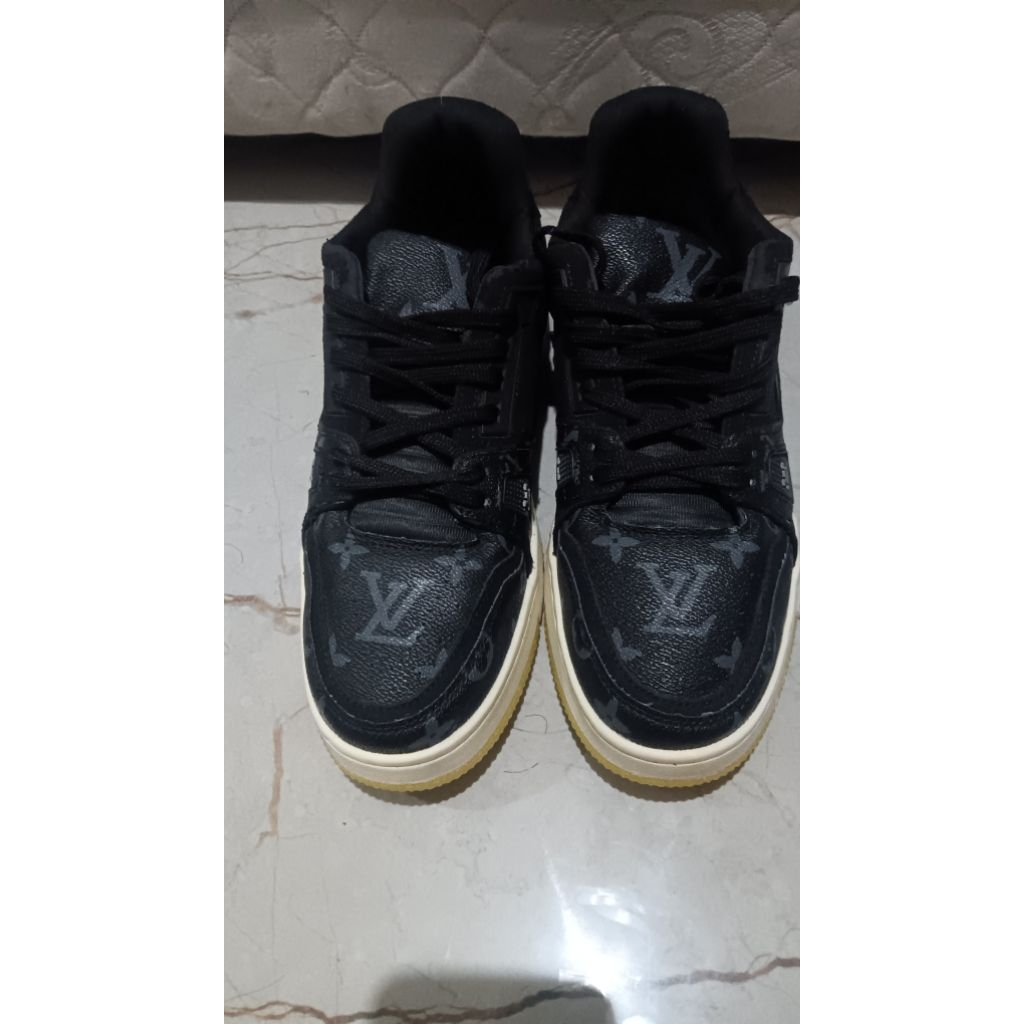 LV TRAINER BLACK LEATHER