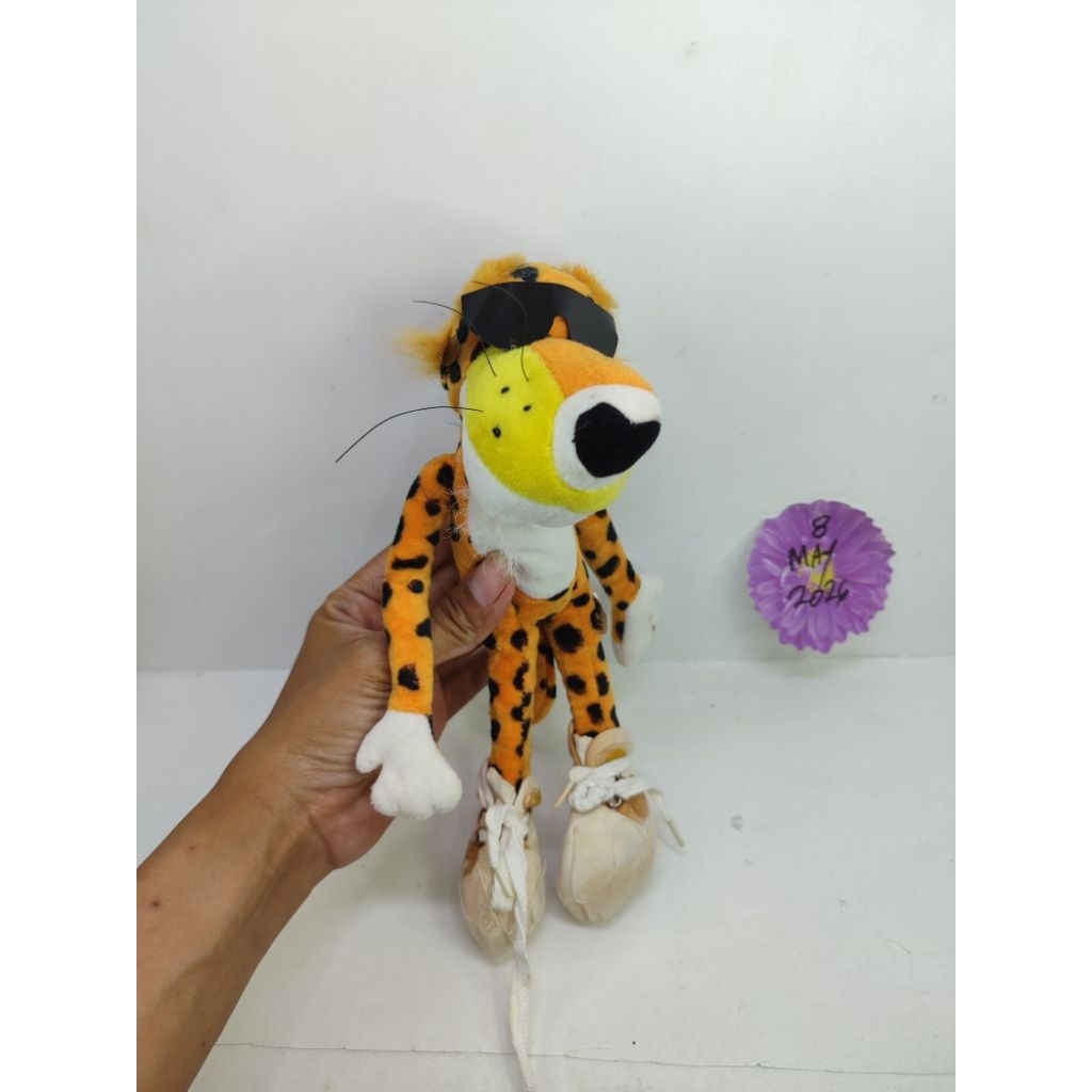 boneka Cheetos mascot Chester Cheetah vintage minus kacamata and sepatu
