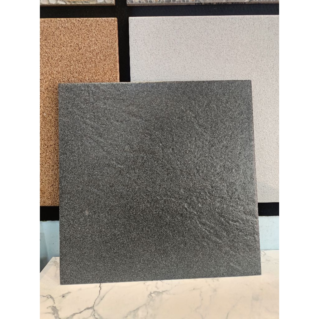 Asia Tile Oscar Black Keramik Lantai Ukuran 40×40