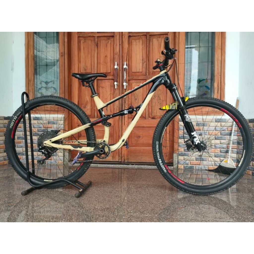 POLYGON SISKIU D7