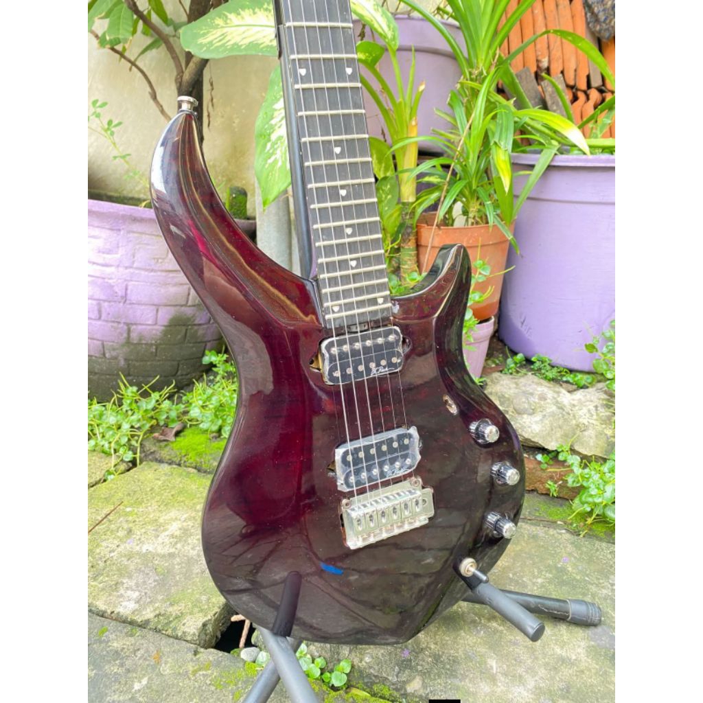 Gitar Musicman Majesty custom