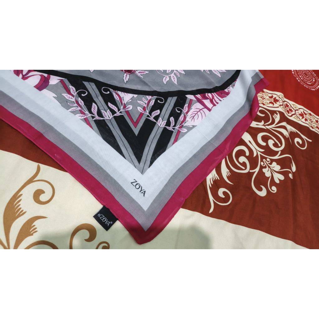 Hijab Segiempat Motif Zoya
