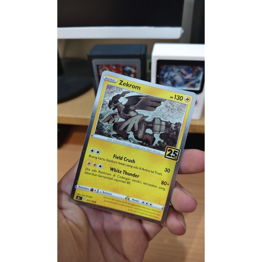 Zekrom 25th E s8a I include toploader holo