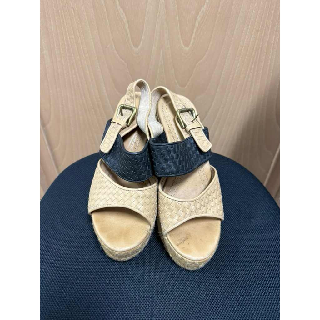 Niluh Djelantik Wedge Sandal Wanita [PRELOVE] Size 37