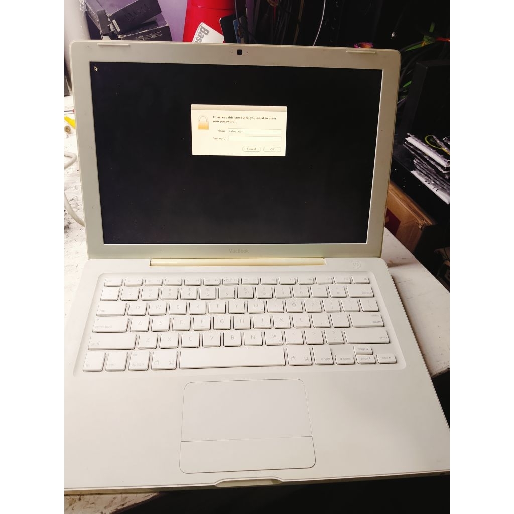 Macbook APPEL Model A1181 MINUS