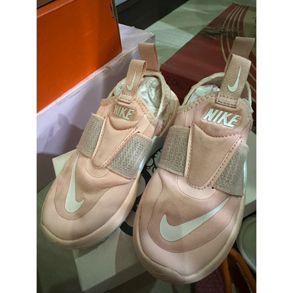 sepatu sneaker nike