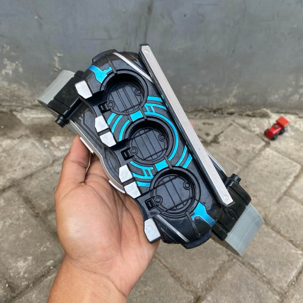 mainan sabuk DX OOO Driver dari seri Kamen Rider OOO original bandai