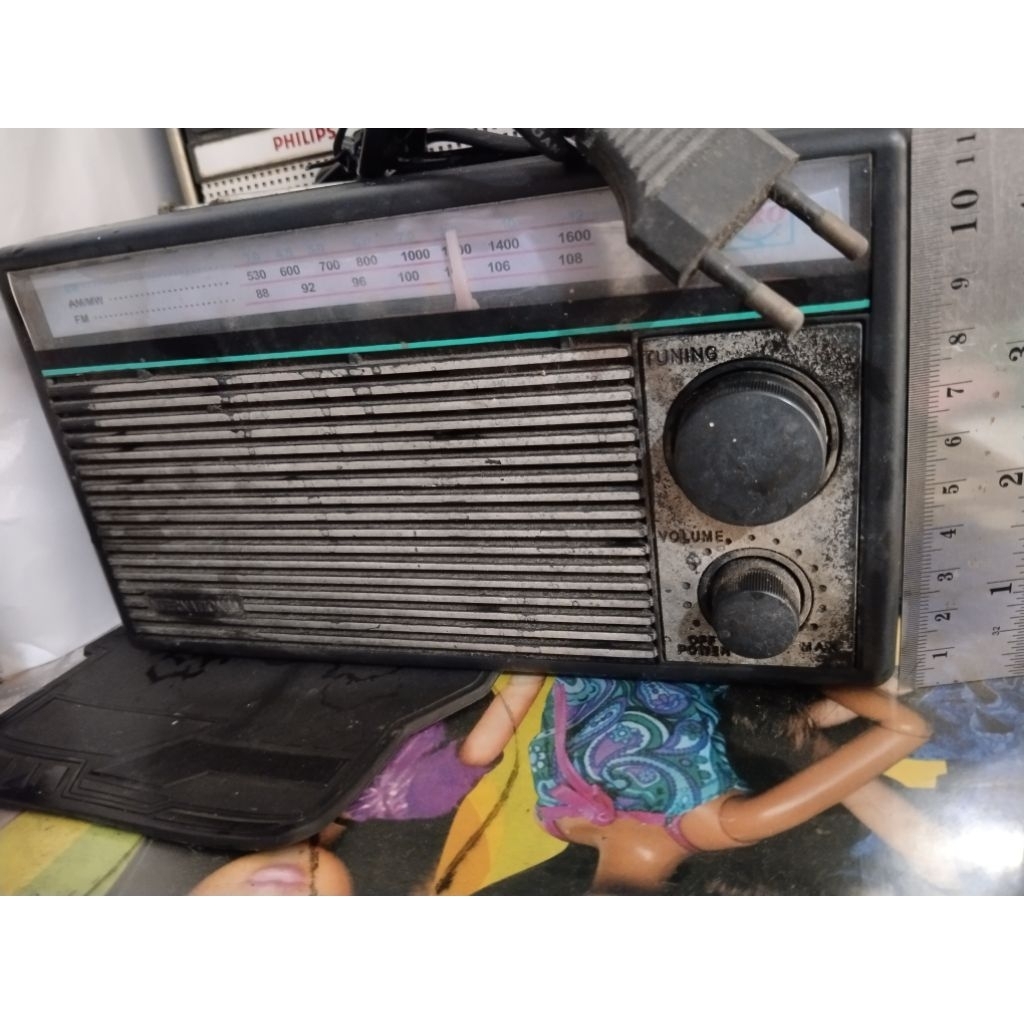 Radio jadul mati pajangan