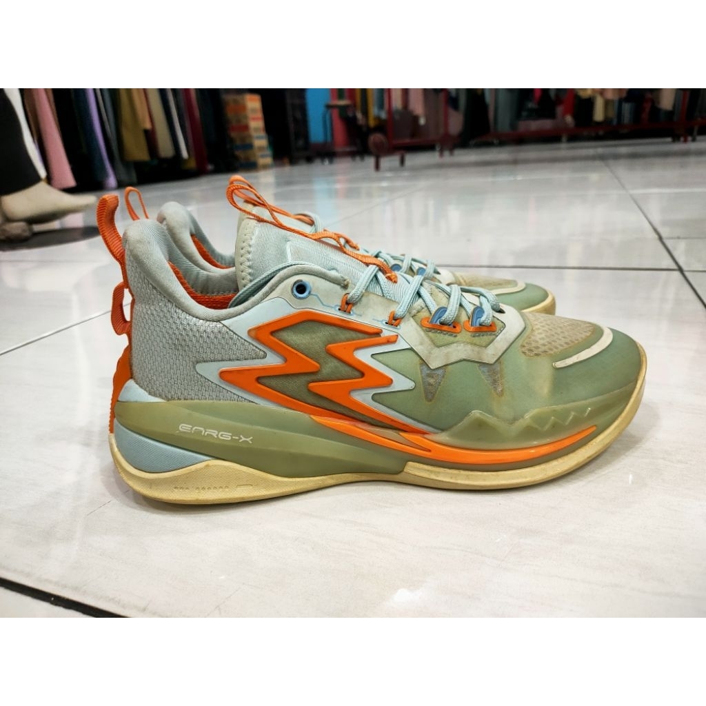 Sepatu Basket 361 size 41