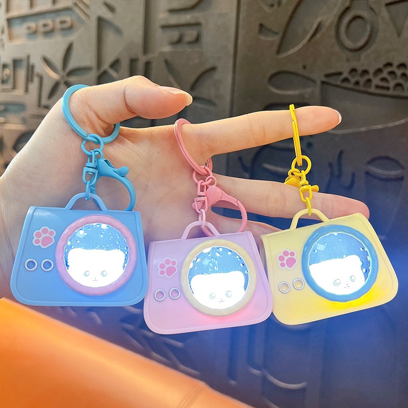 Gantungan Kunci Kucing Astronot Kapsul LED 3D Lucu Lampu Tidur Liontin Tas Mobil Hadiah Romantis Mul