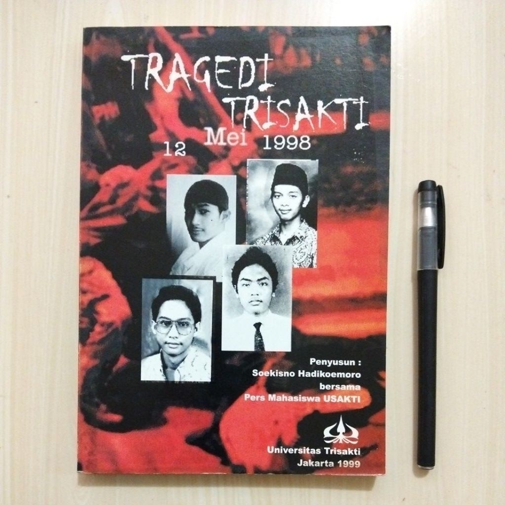 TRAGEDI TRISAKTI 12 MEI 1998 - PENYUSUN SOEKISNO HADIKOEMORO BERSAMA PERS MAHASISWA USAKTI - UNIVERS