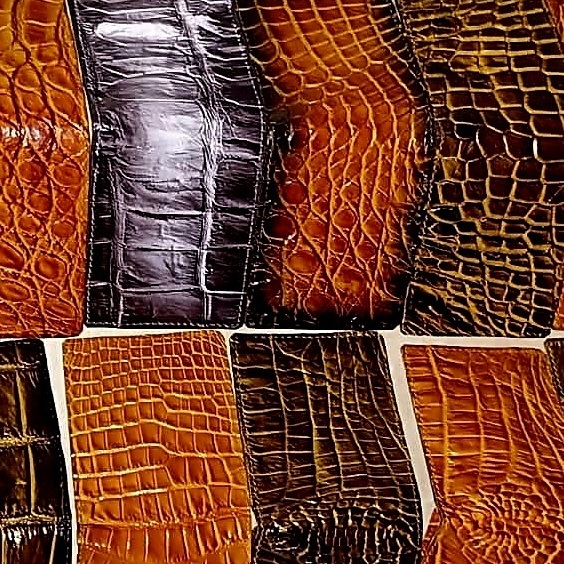 Dompet lipat kulit buaya asli dari Merauke papua