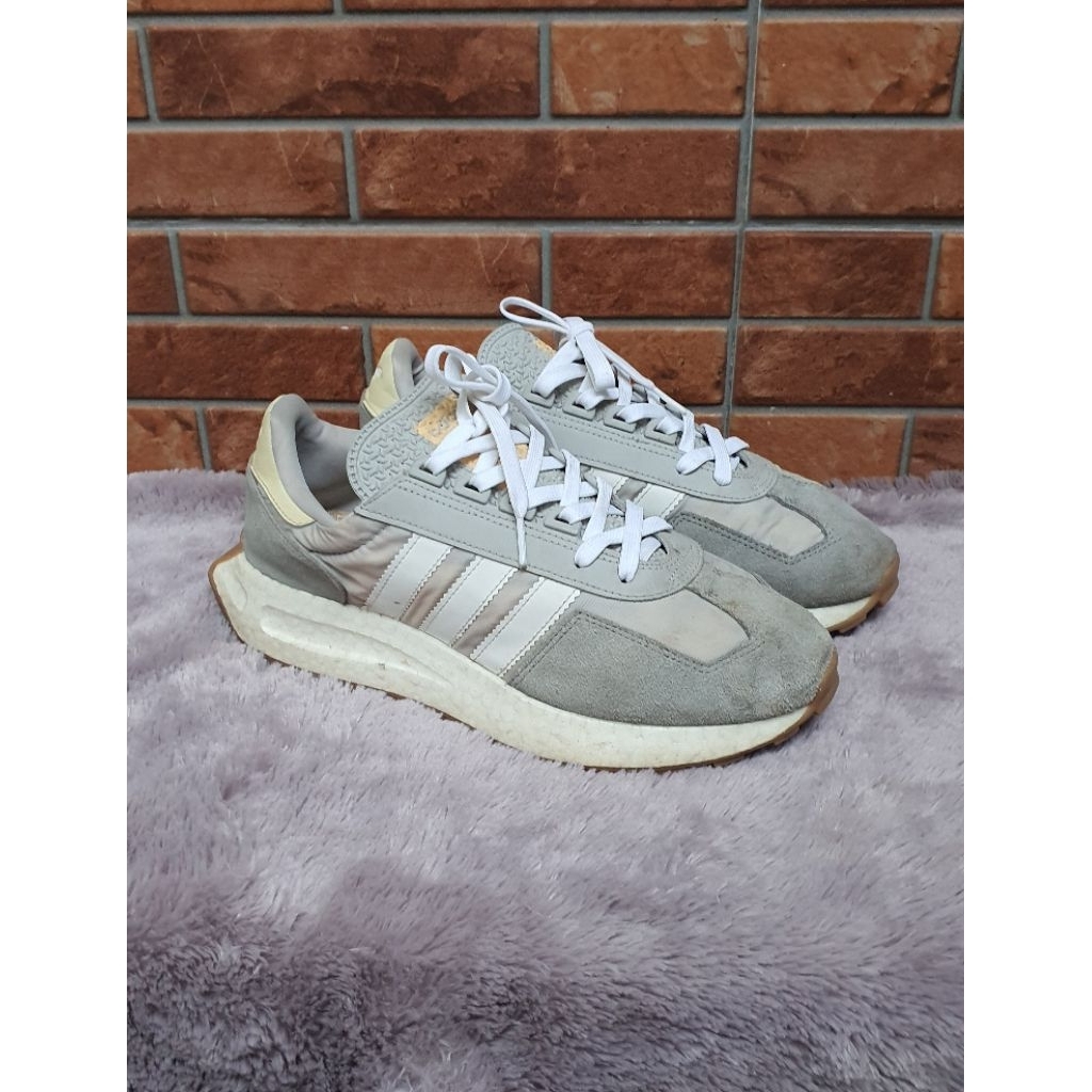 Sepatu Adidas Retropy Size 42.5 Original Second Barcode