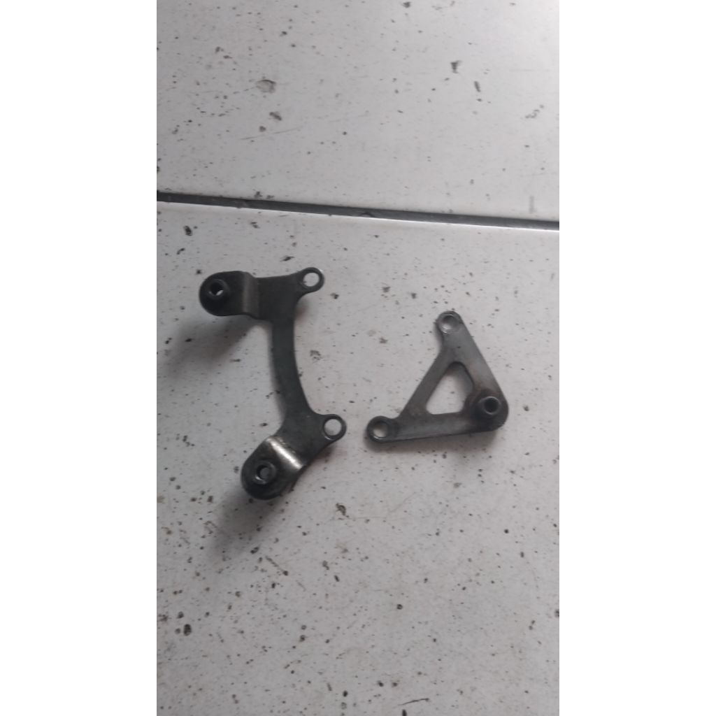 breket undercowl honda cs1