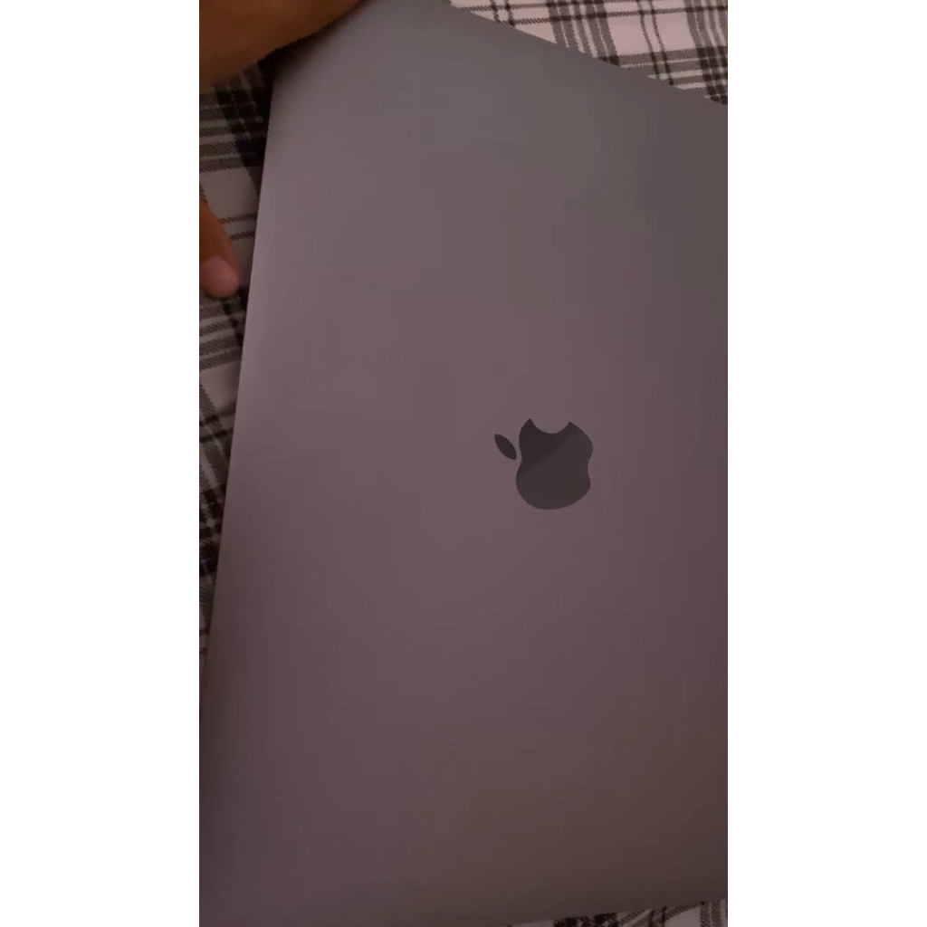 preloved Macbook Air M1 2020 8/256 gb bh 100%
