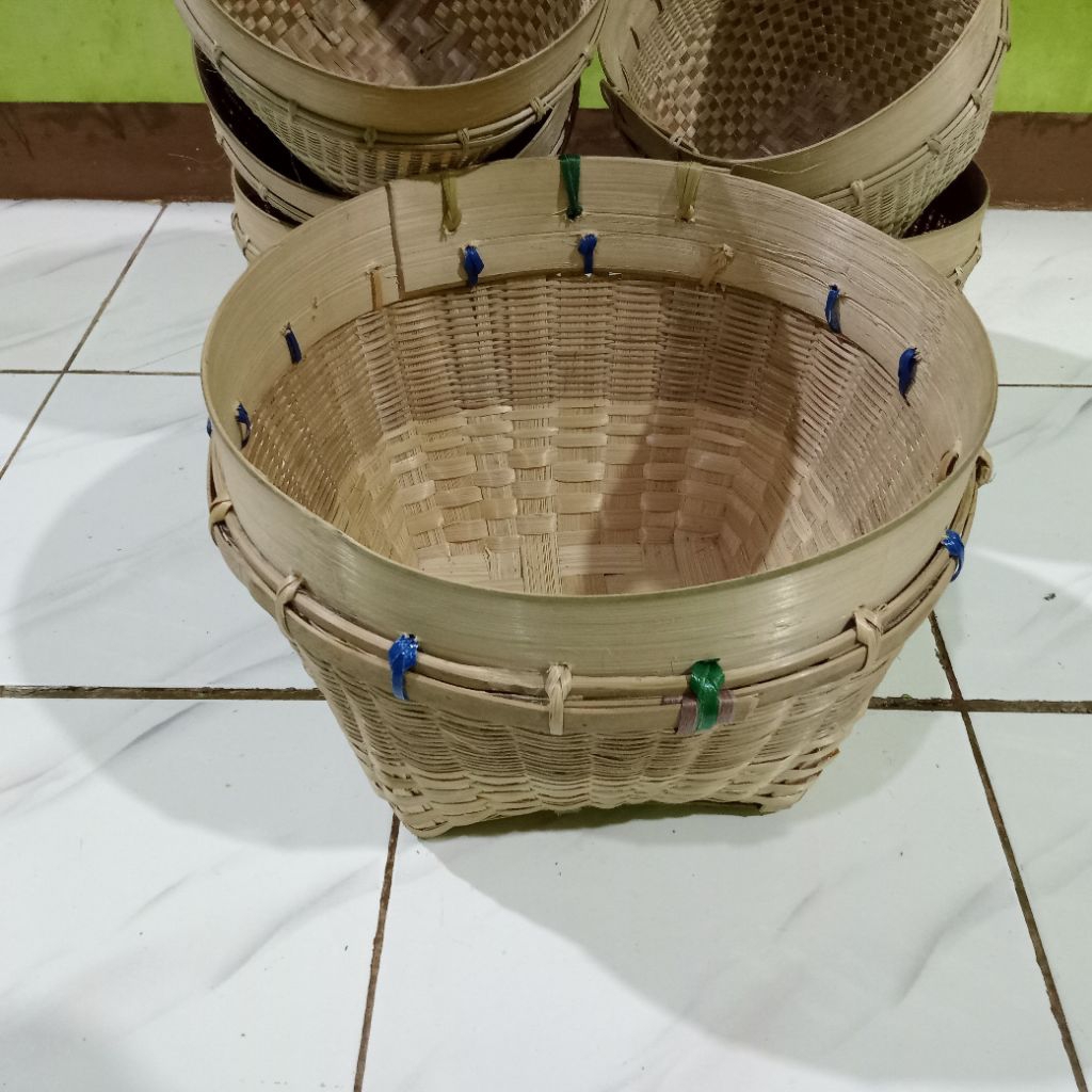 Tenggok Senik Rinjing Keranjang Anyaman Bambu