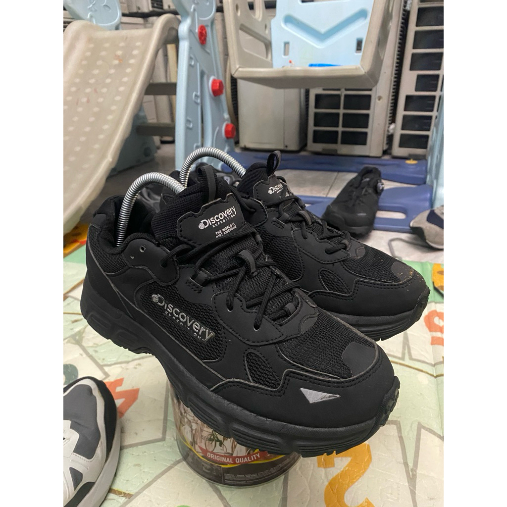 sepatu Discovery full black size 41