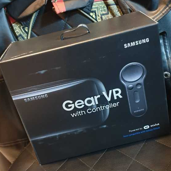 Samsung Gear VR with Controller