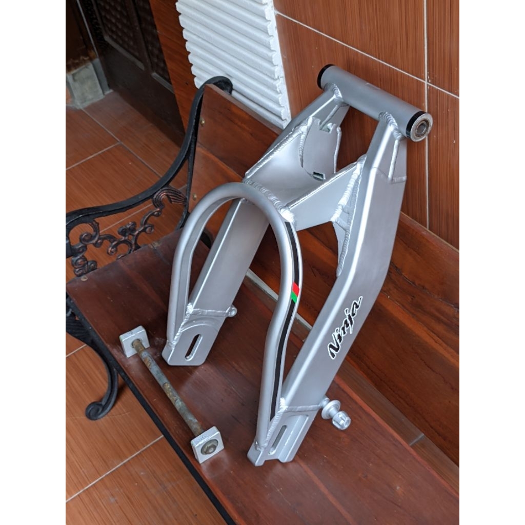 swing arm Delkevic Ninja 250 Fi / karbu / z250 fi