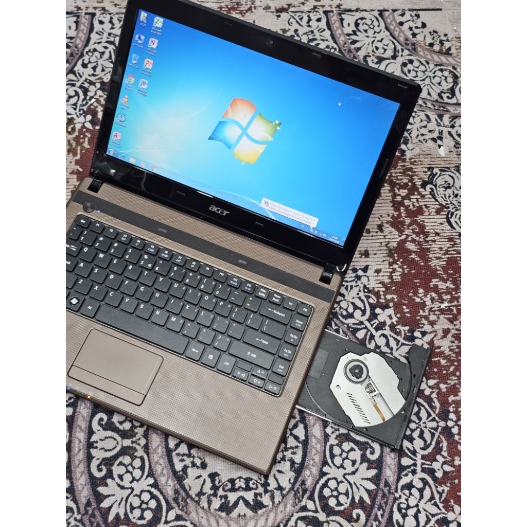 Laptop Acer Aspire 4738 Intel Pentium RAM 2GB HARDISK 320GB Windows 7 Second pilihan Terbaik