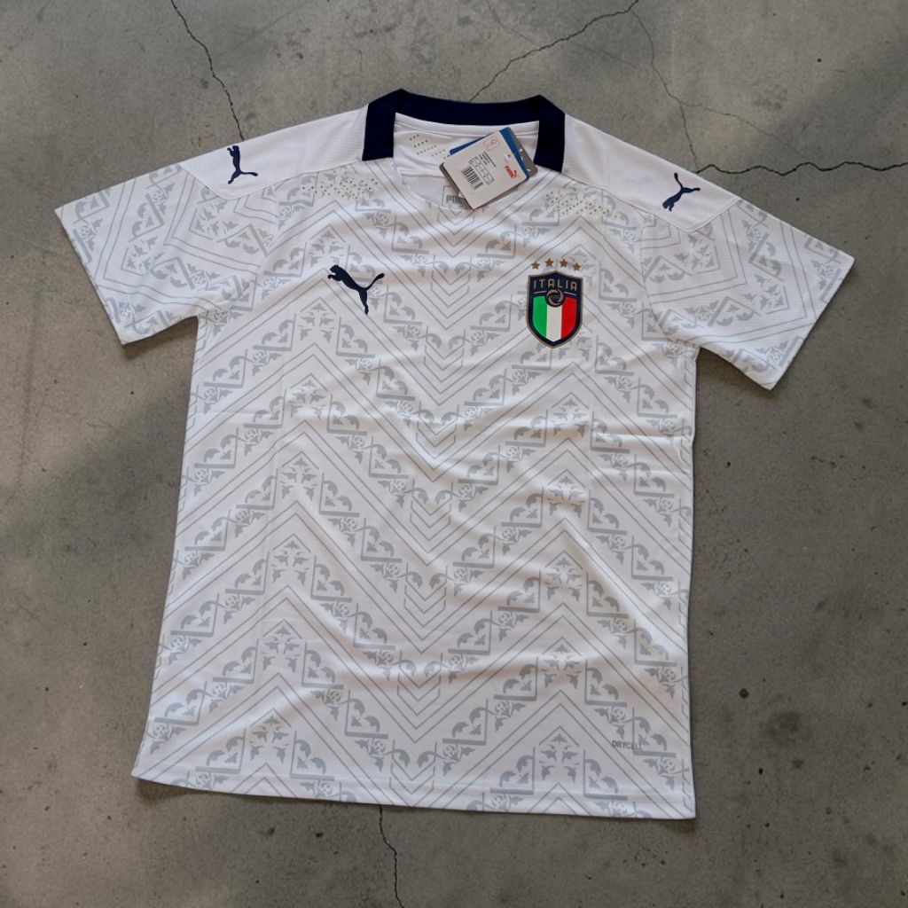 Italia Away 20 Player Issue