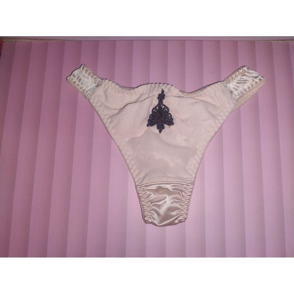 g string wanita