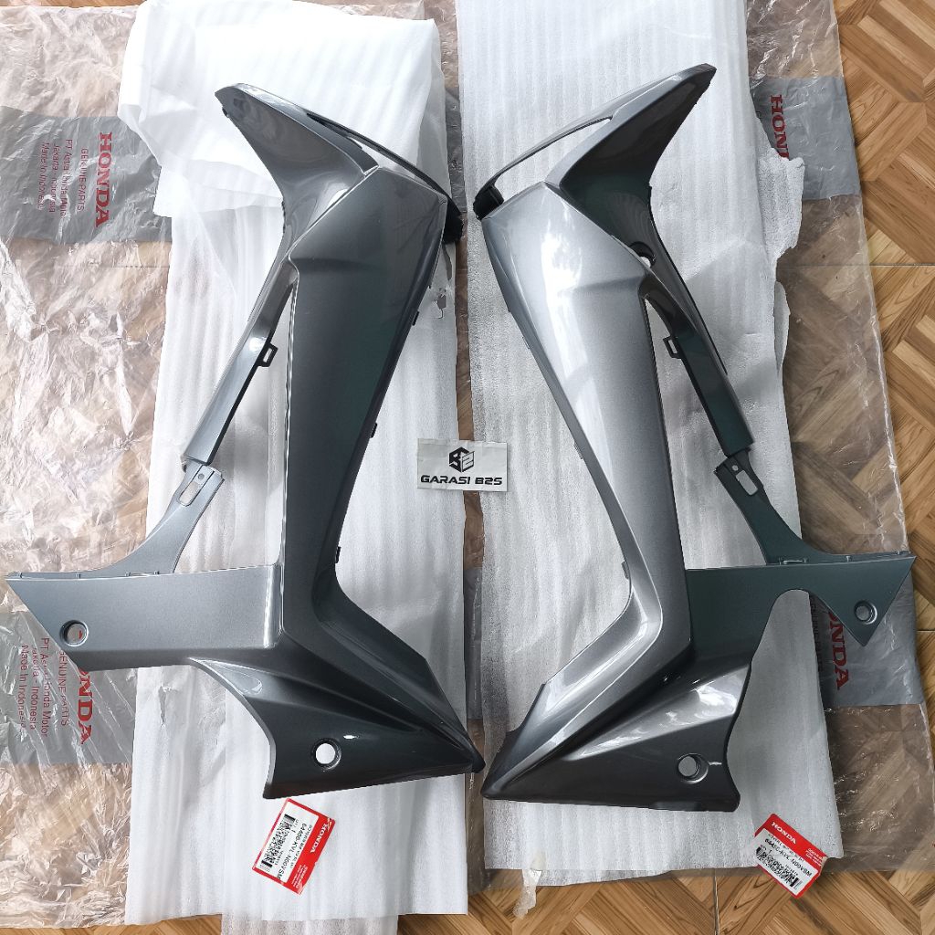 Cover Sayap Luar Set Kanan Kiri Supra X 125 Batman Silver Metalik Original AHM