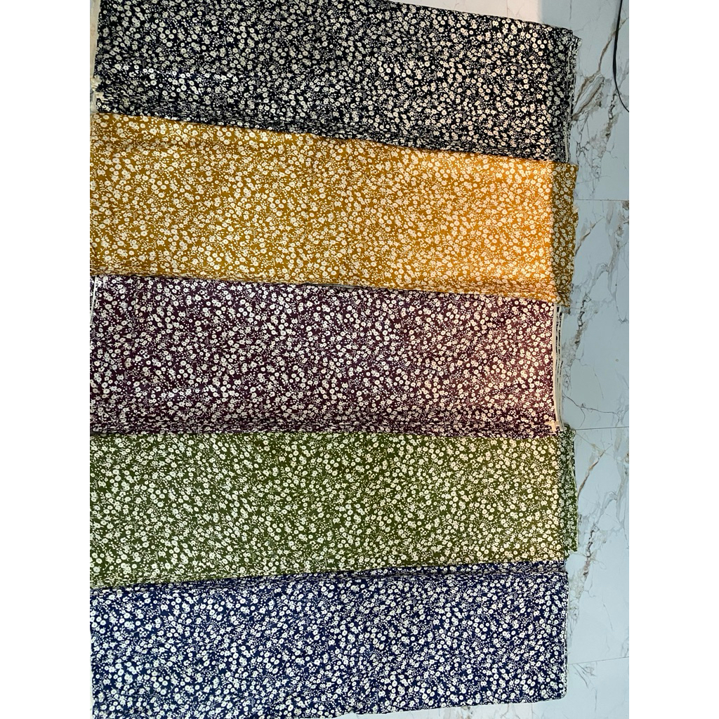 kain rayon motif bunga kecil lebar 115cm bahan(daster,piyama,stelan,baju anak,mukena)