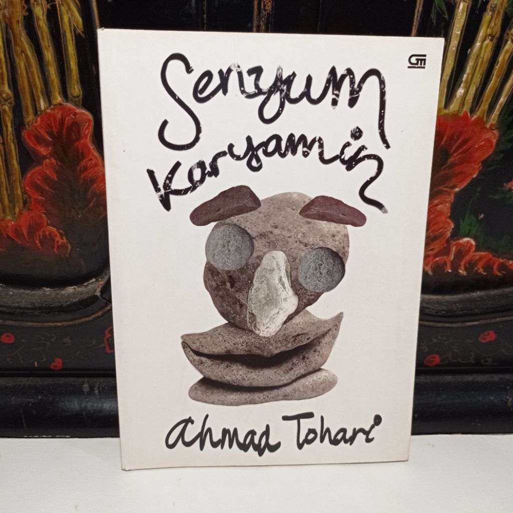 kumpulan cerpen ahmad tohari - senyum karyamin