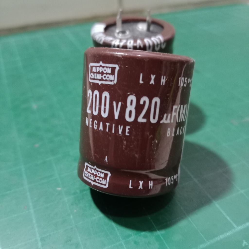 elko kapasitor Nippon 200V - 820uf