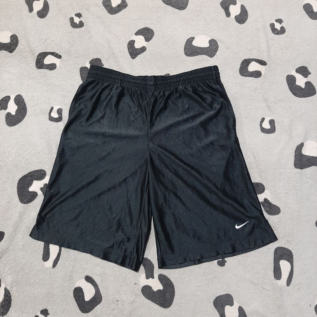 celana pendek nike