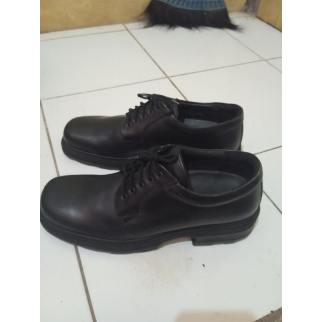 sepatu kulit clarks original second size 44-45.slip-on