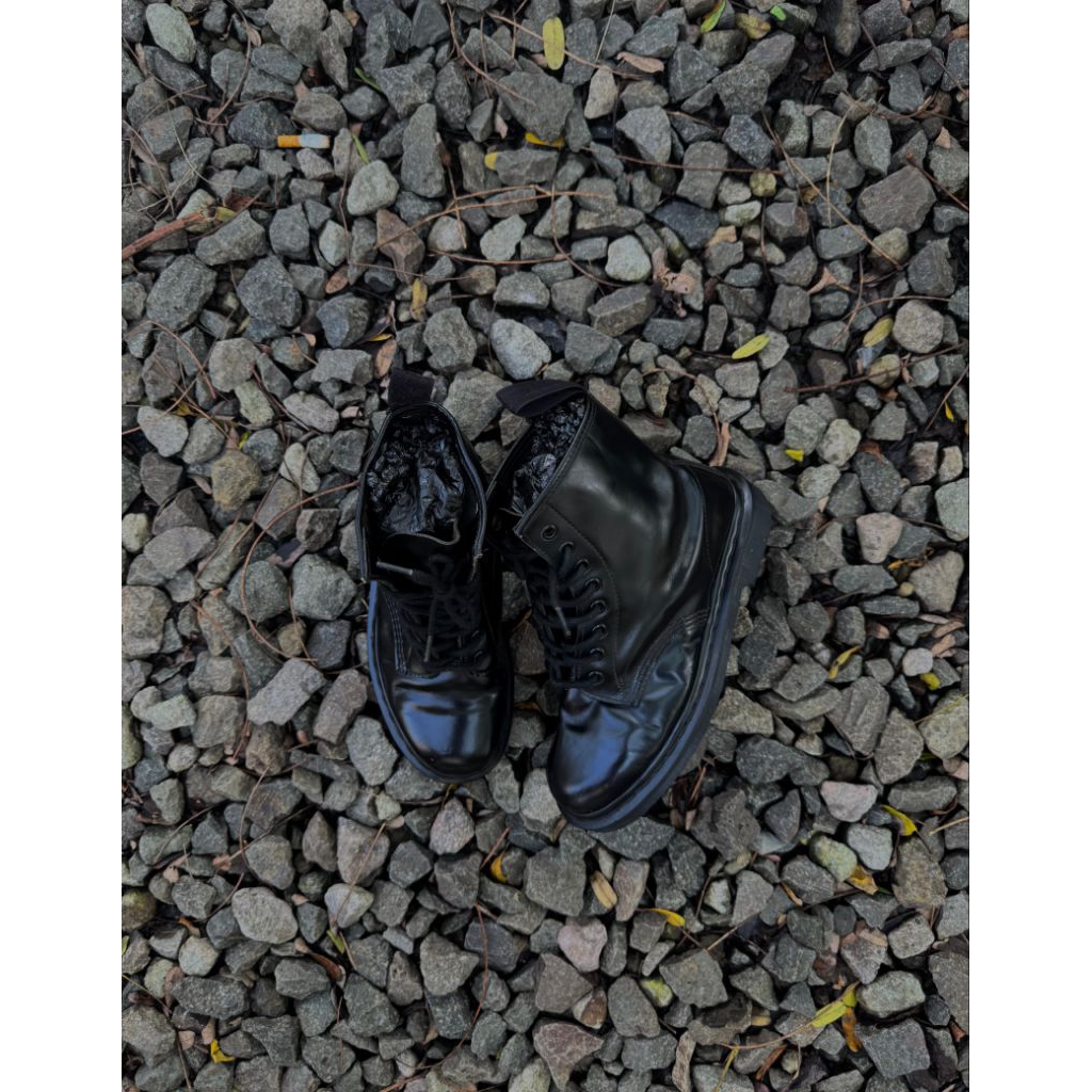 dr.martens 1460 black mono