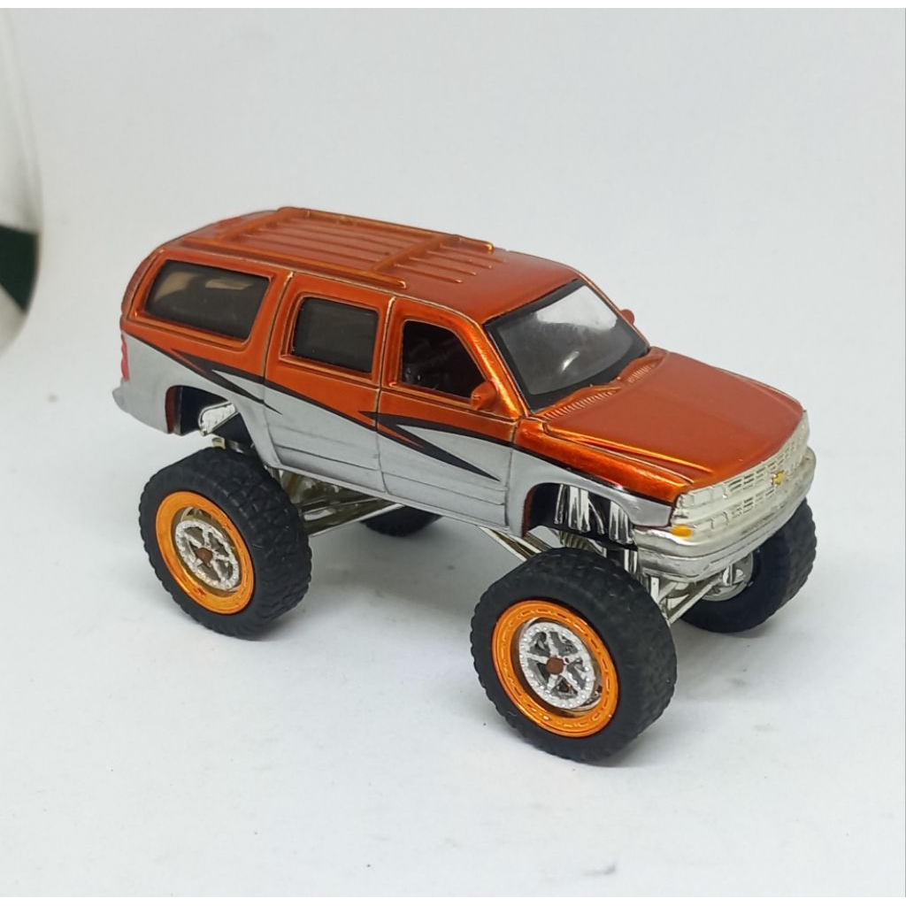 jada toys 2000 00 chevy chevrolet suburban high profile 1/64 loose diecast (t)