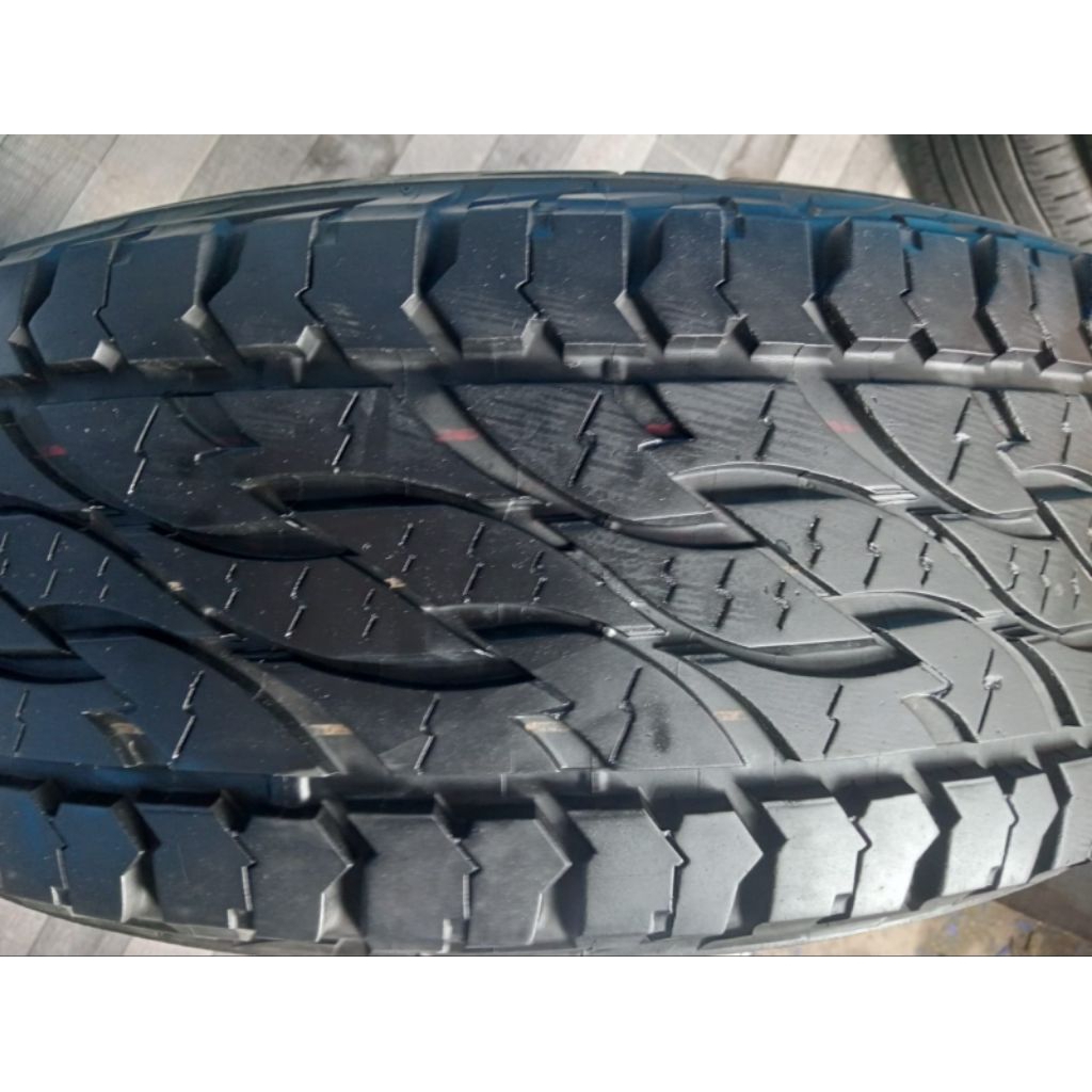 Ban R17 265 70 Bridgestone dueler AT D697