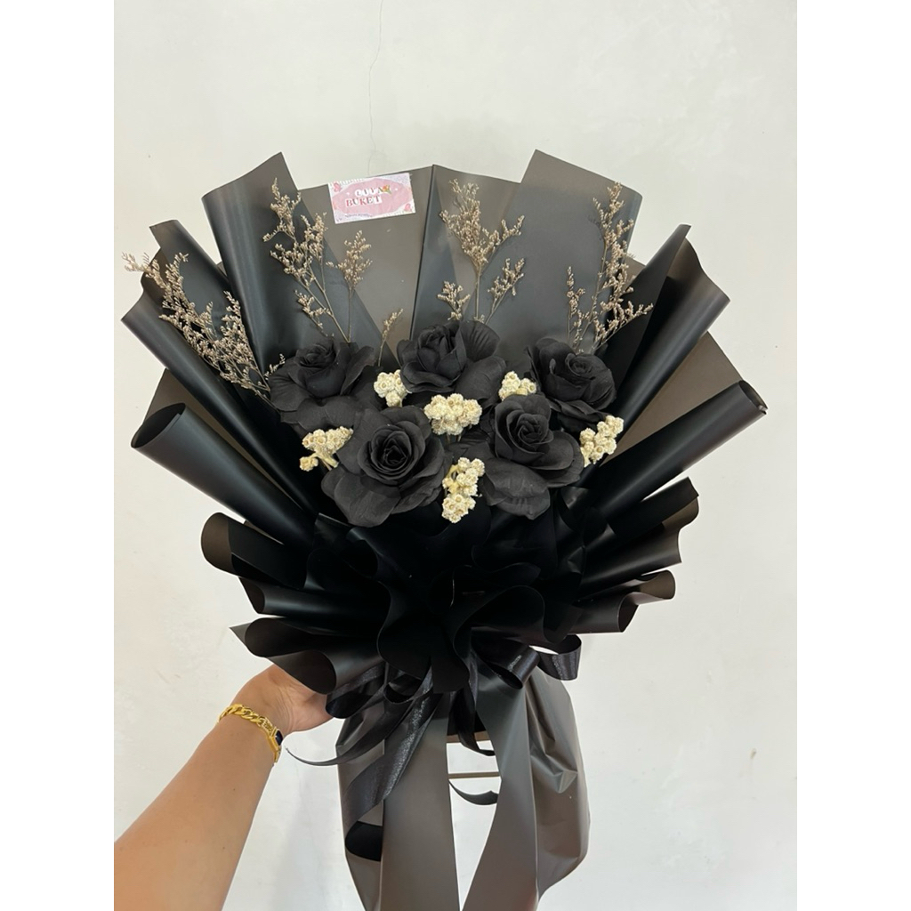 buket bunga mawar hitam