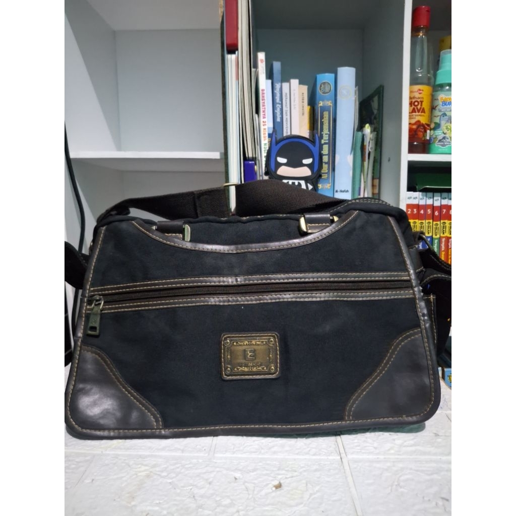 Preloved Tas Slingbag Elizabeth