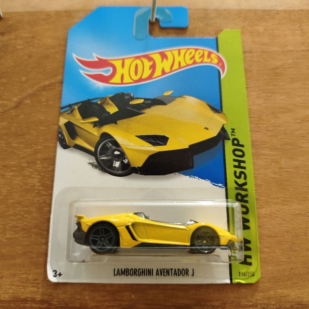 Hot Wheels Lamborghini Aventador J - Yellow