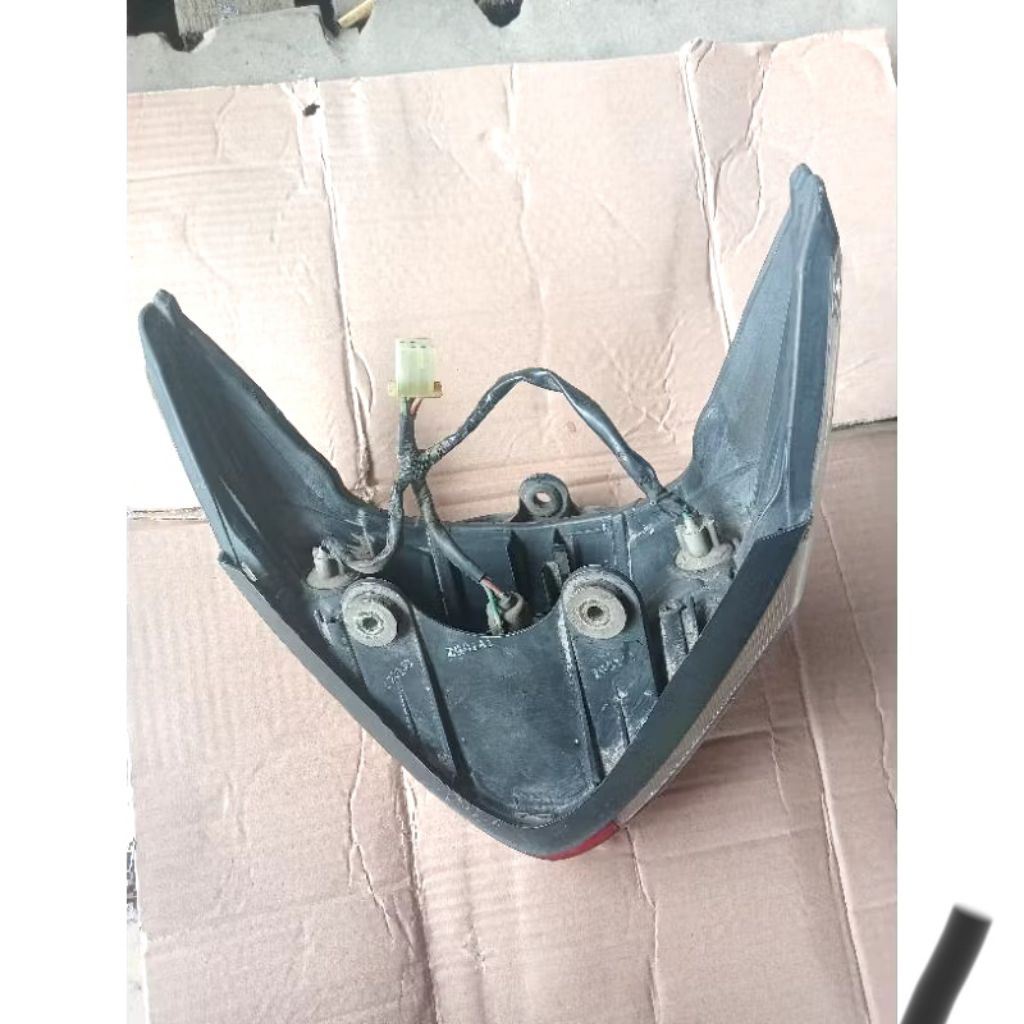 lampu belakang revo AT / Revo metik