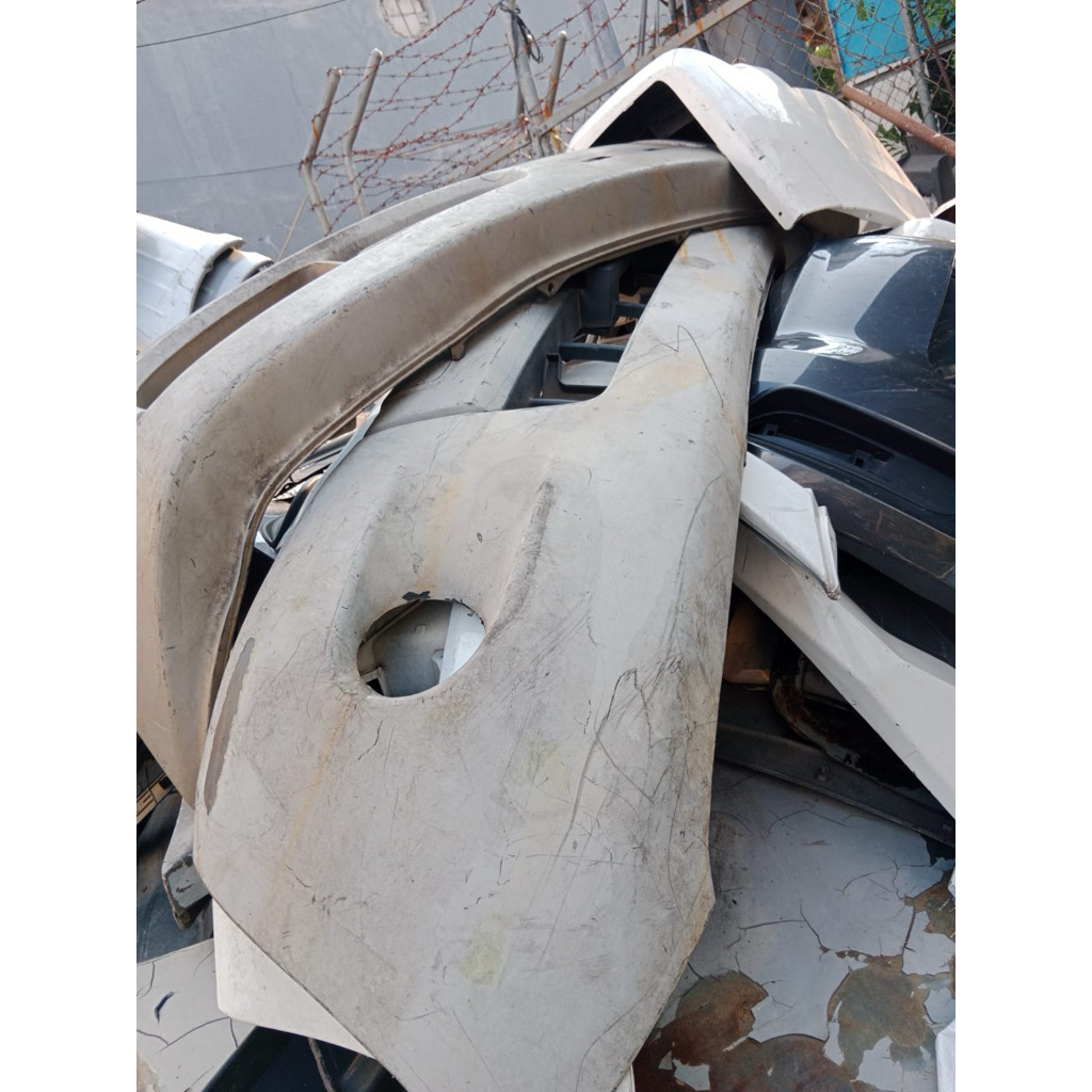 bemper torota hilux 2010