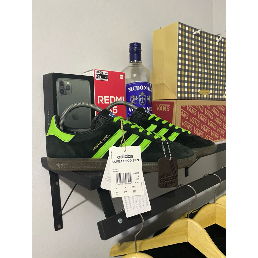 sepatu pria hitam hijau
