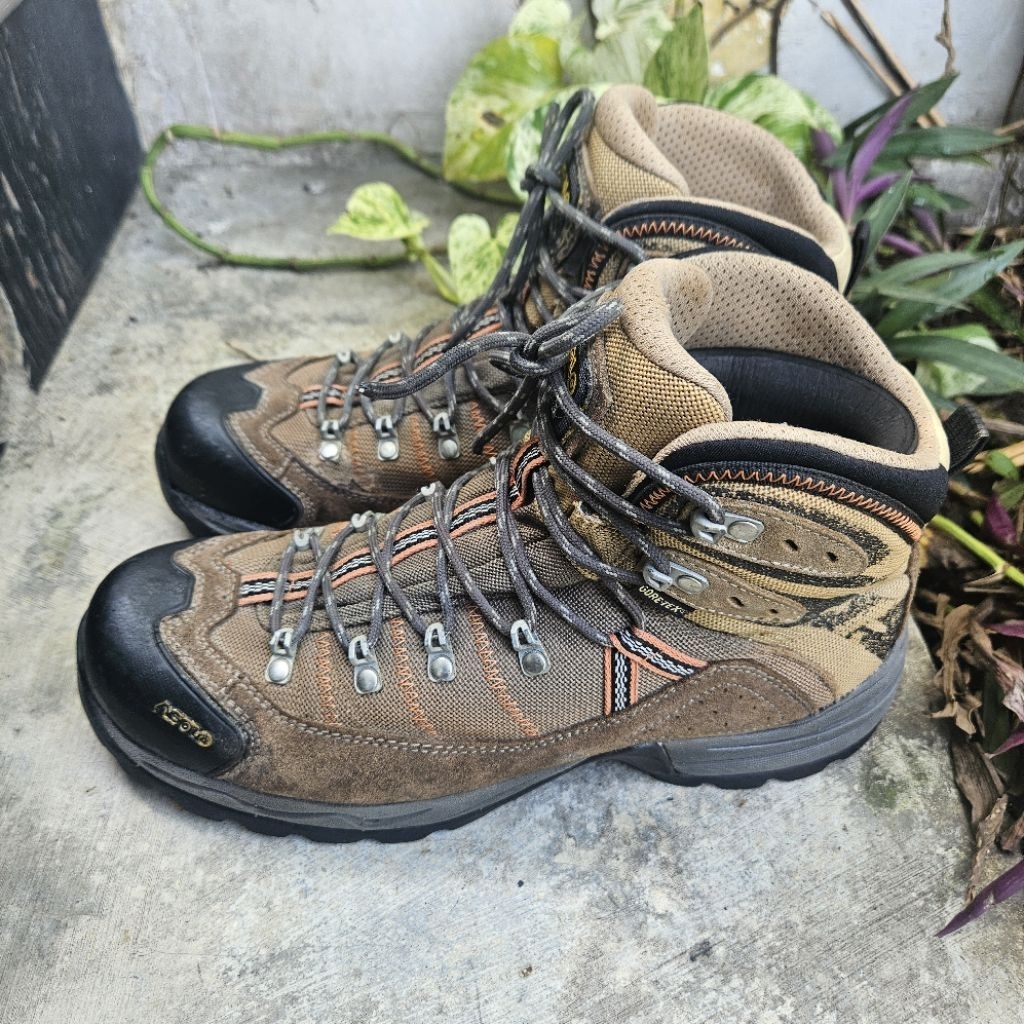 sepatu hiking second asolo size 43(27,5cm)