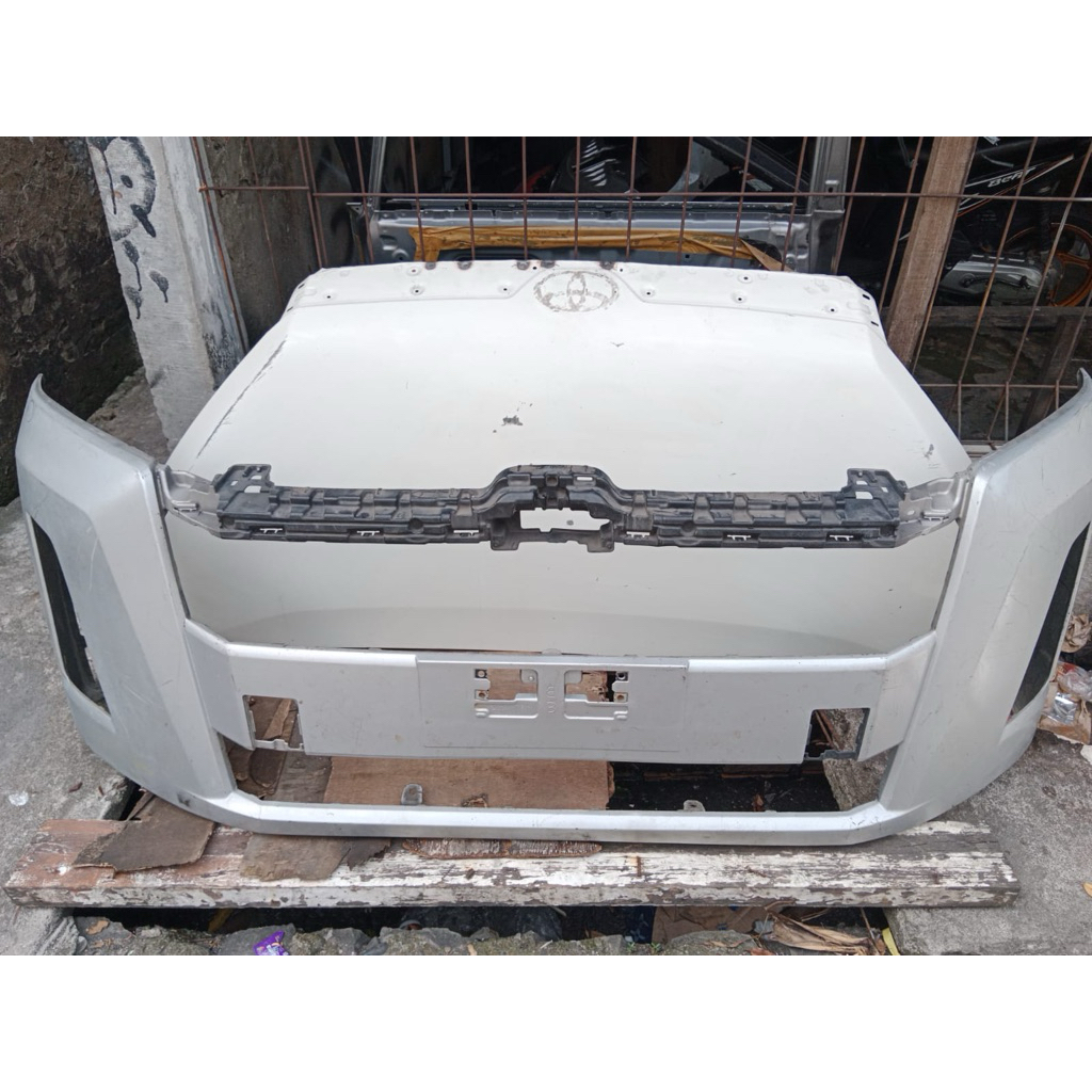 bemper toyota hiace premio