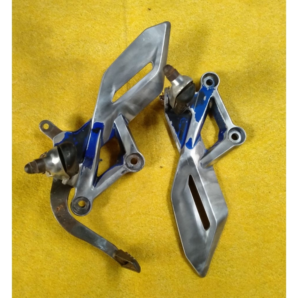 foot step depan Honda cb 150R ori