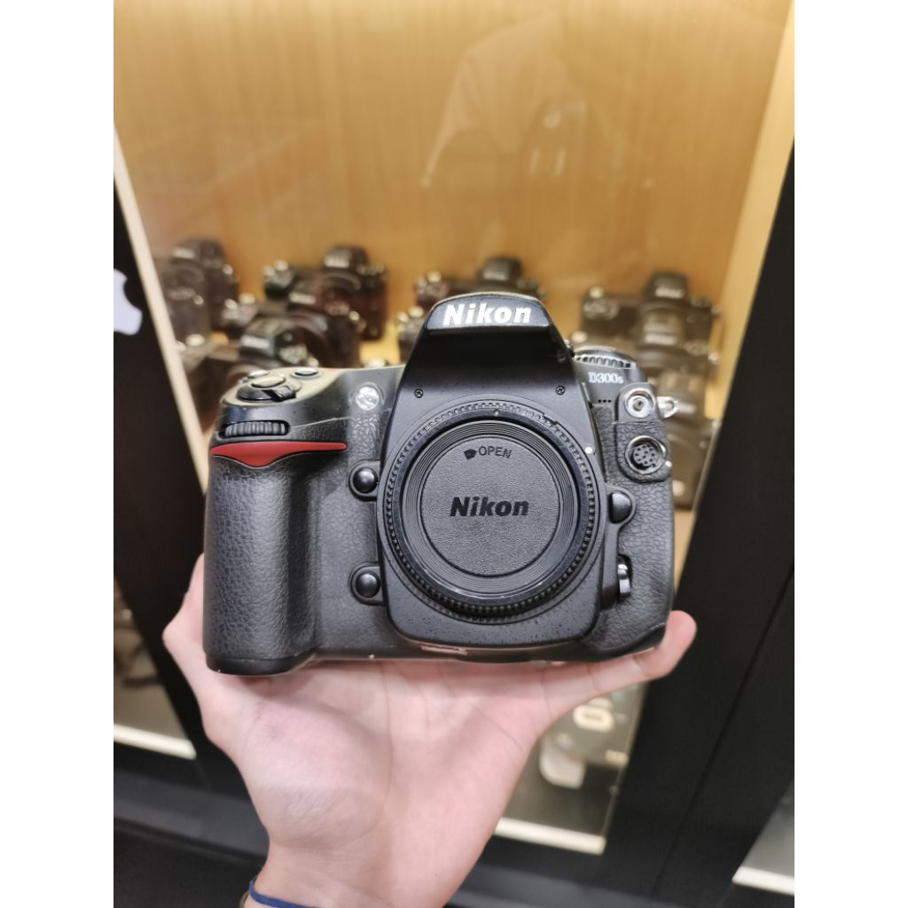 Kamera Nikon D300S Body Only. Good Condition