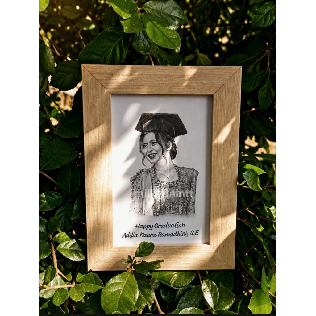 Lukisan Sketsa Pensil Hitam Putih Custom A5 + Frame | Kado Wisuda Anniversary Graduation