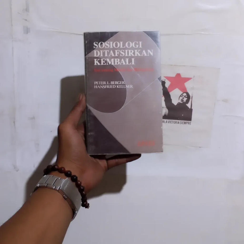 Peter L. Berger Sosiologi Ditafsirkan Kembali | Langit Suci: Agama sebagai Realitas Sosial | Piramid