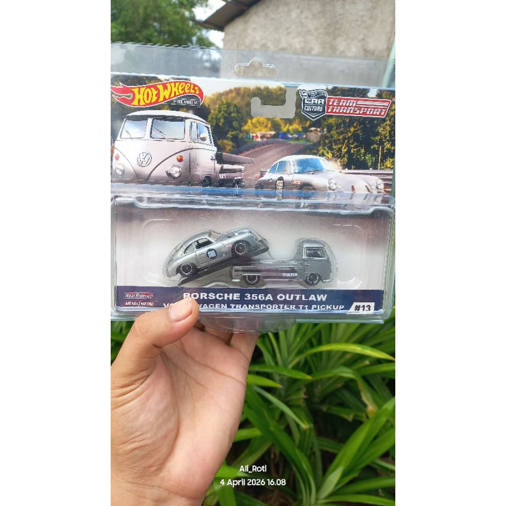 Hotwheels team transport volkswagen t1 pickup x porsche 356 outlaw