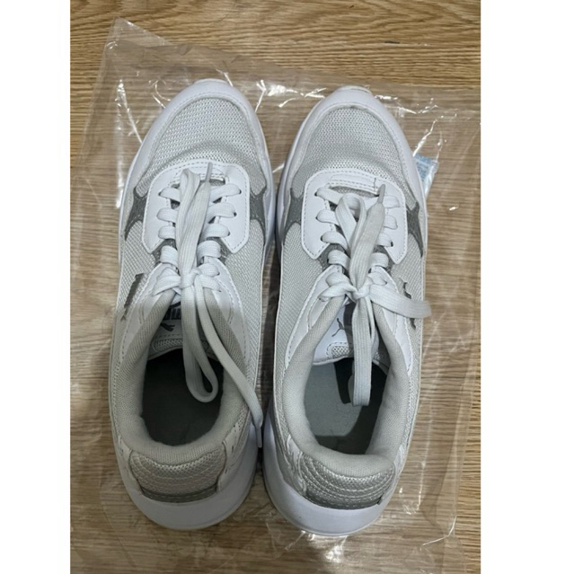 Preloved PUMA Sepatu Wanita X-Ray Speed Lite Distressed Sneakers
