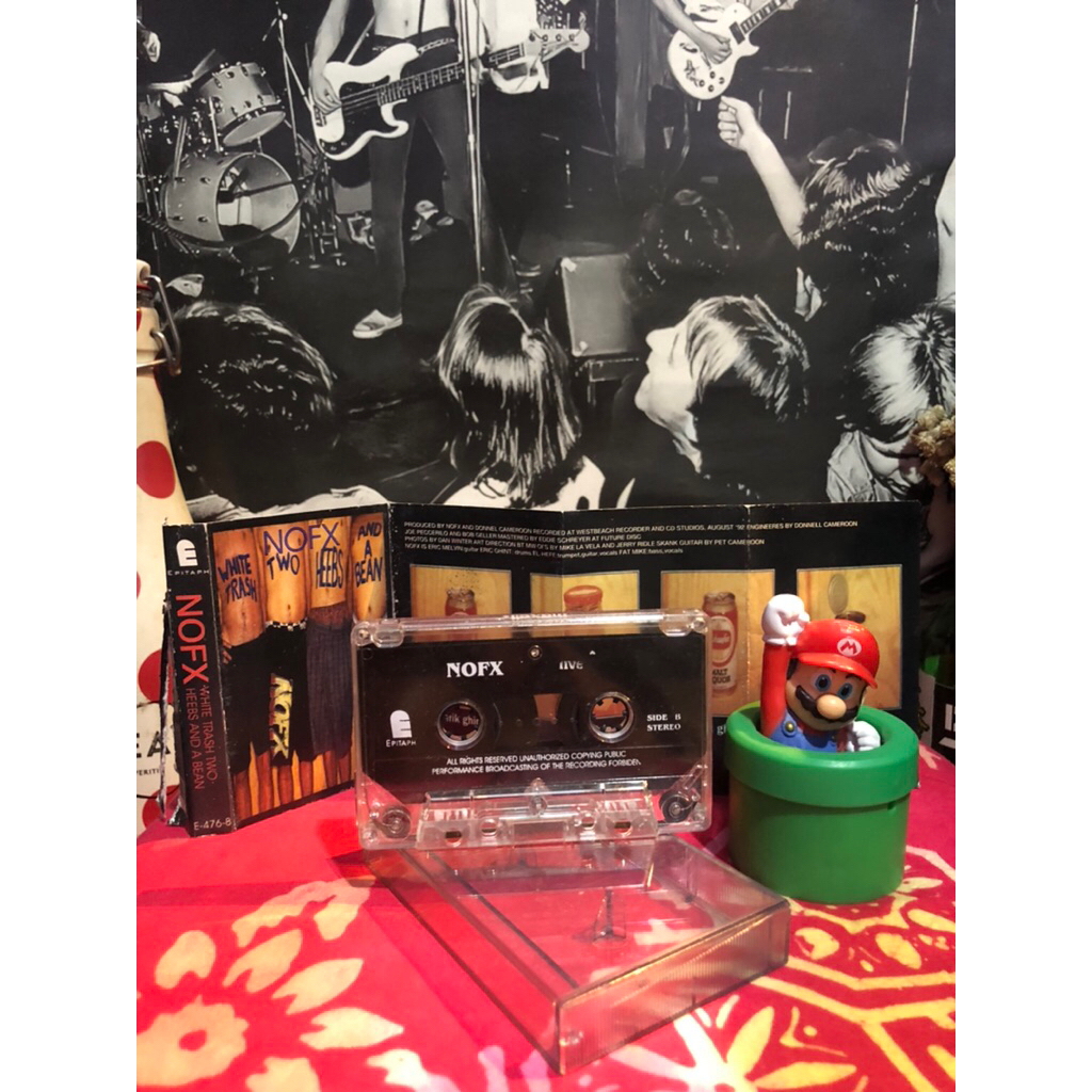 paketan kaset pita NOFX & Jennifer lopez